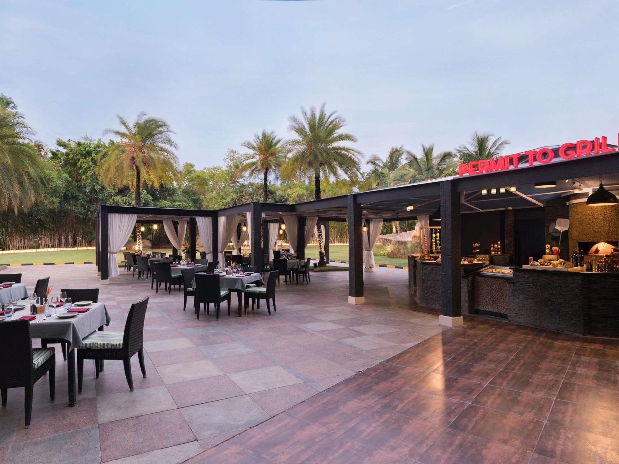 Novotel Hyderabad Convention Centre Exterior foto